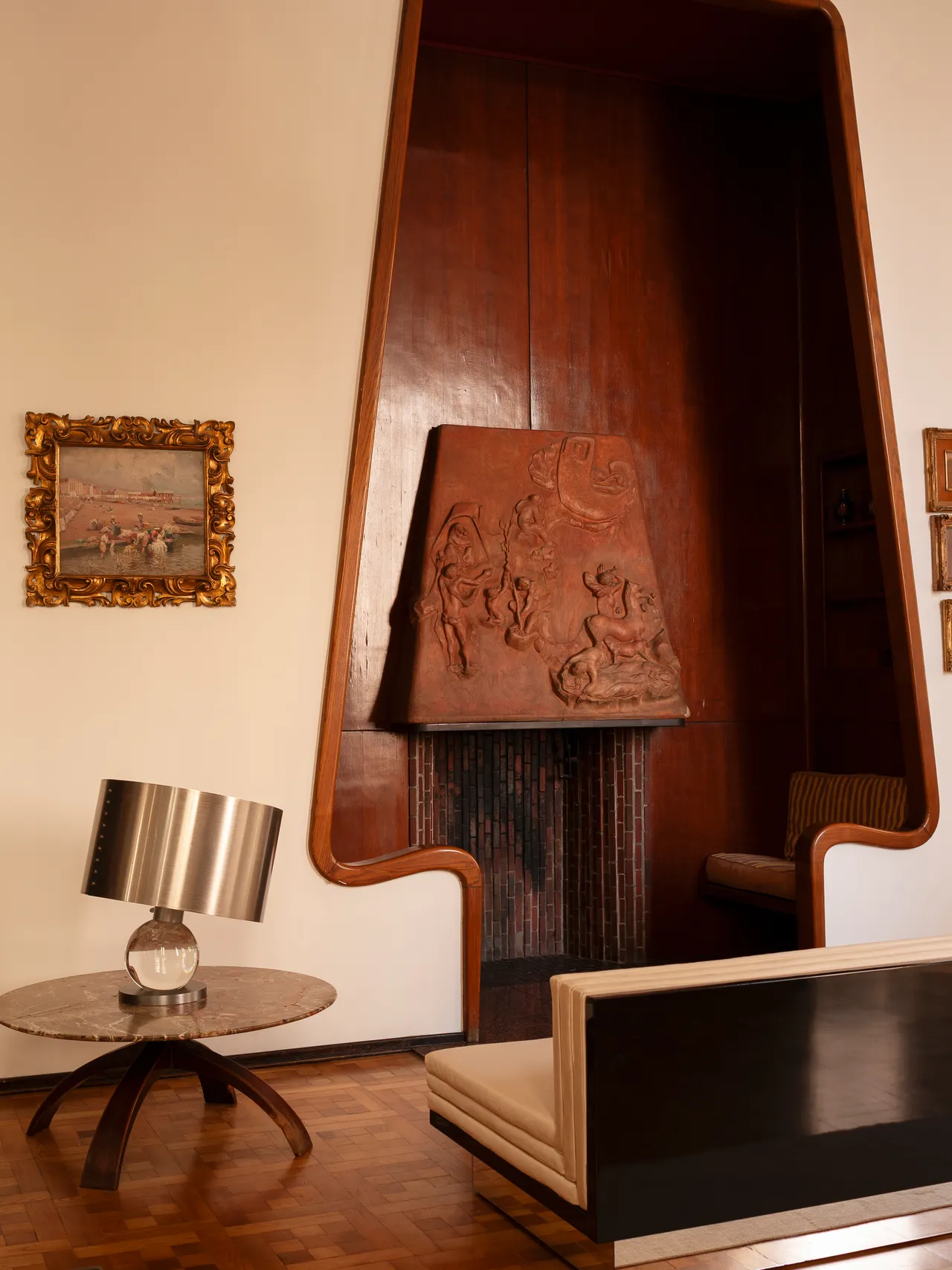 een privรฉappartement van Osvaldo Borsani in Palazzo Olivazzi, ingericht door Dimore Studio voor MDW. Foto: Andrea Ferrari.