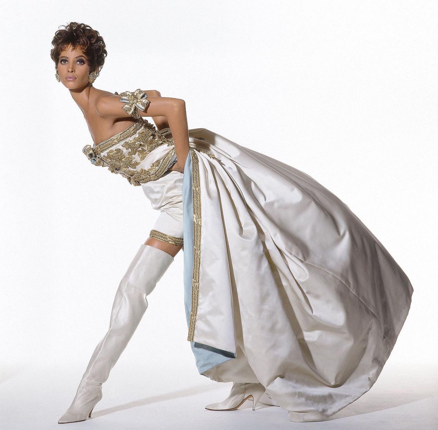 Christy Turlington pour Chanel Haute Couture AW 1990.