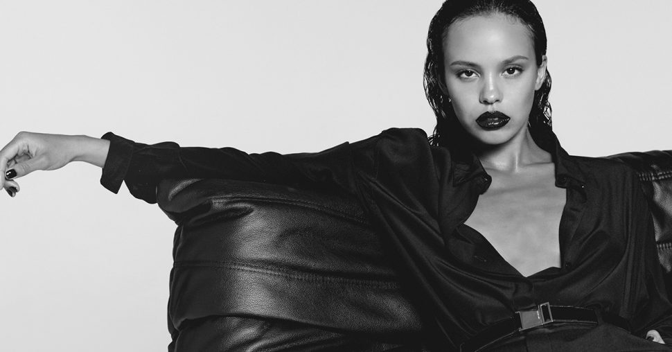 Alisha Boe is de nieuwe wereldwijde ambassadeur van YSL Beauty Black Opium