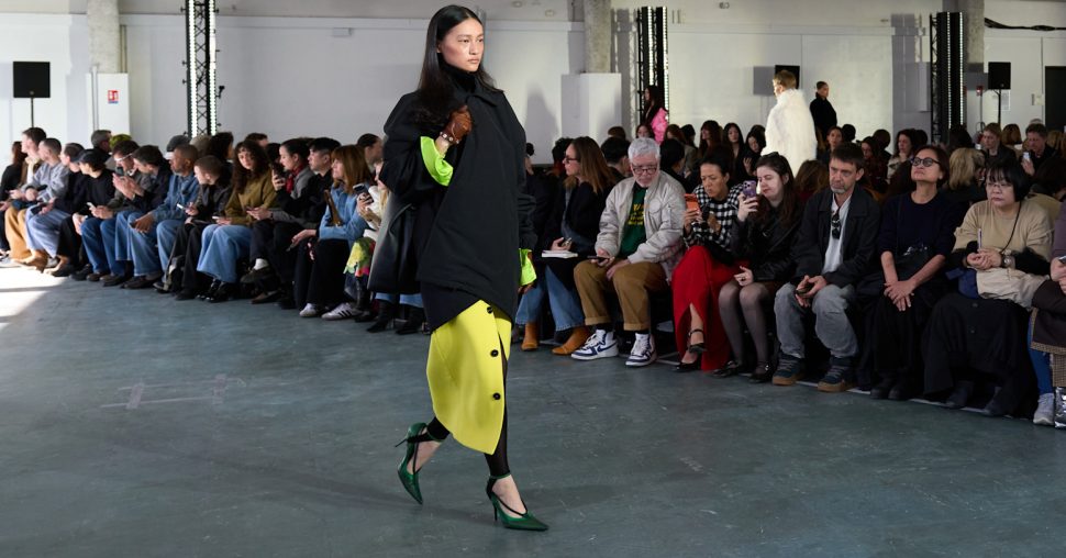 Deze eighties broek verovert de catwalks – klaar voor de grote revival?
