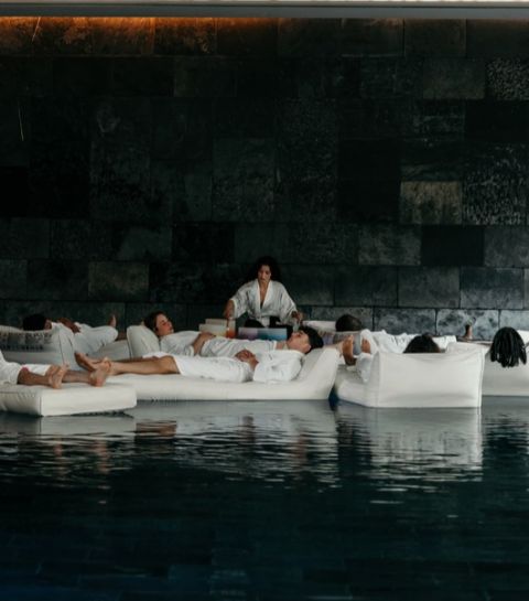 Het grootste wellnessresort van België lanceert een social wellnessdag met live muziek en candlelight yoga
